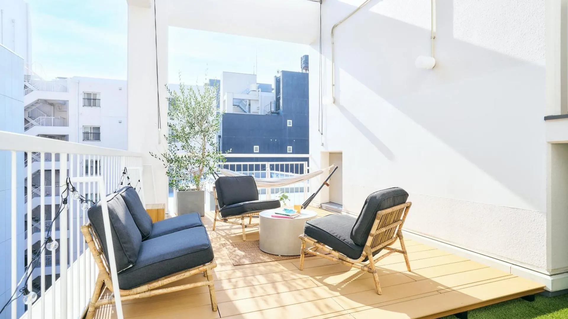 &And Hostel Shinsaibashi East Osaka 0*,