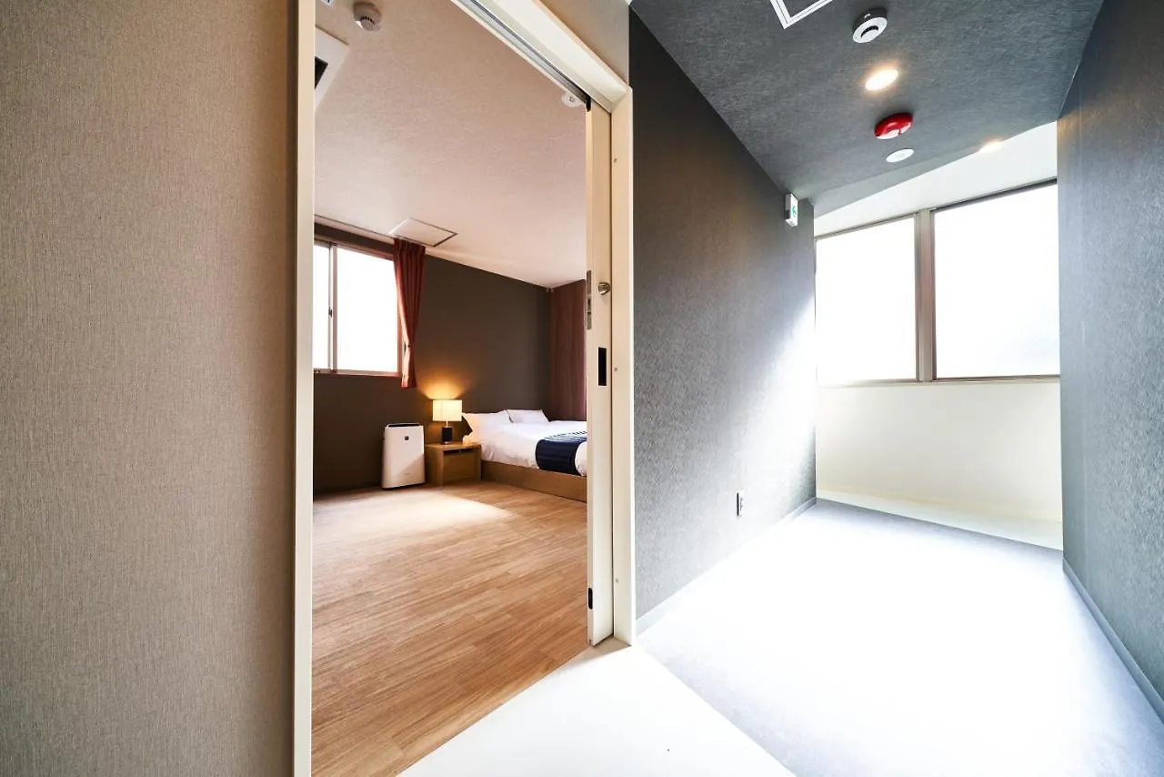 &And Hostel Shinsaibashi East Osaka 0*,  Giappone